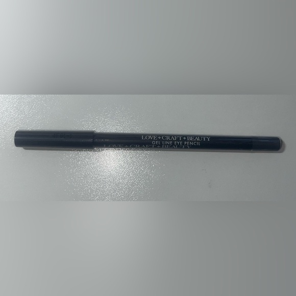 LOVE * CRAFT * BEAUTY
SEARCHLIGHT GEL LINE EYE PENCIL
Slate Black/Silver Shimmer - Picture 5 of 6